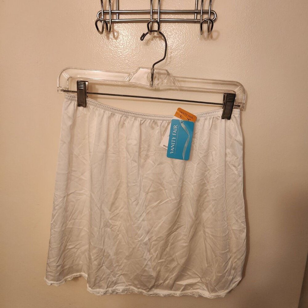 Vanity Fair 16" half slip - Size Large NWT